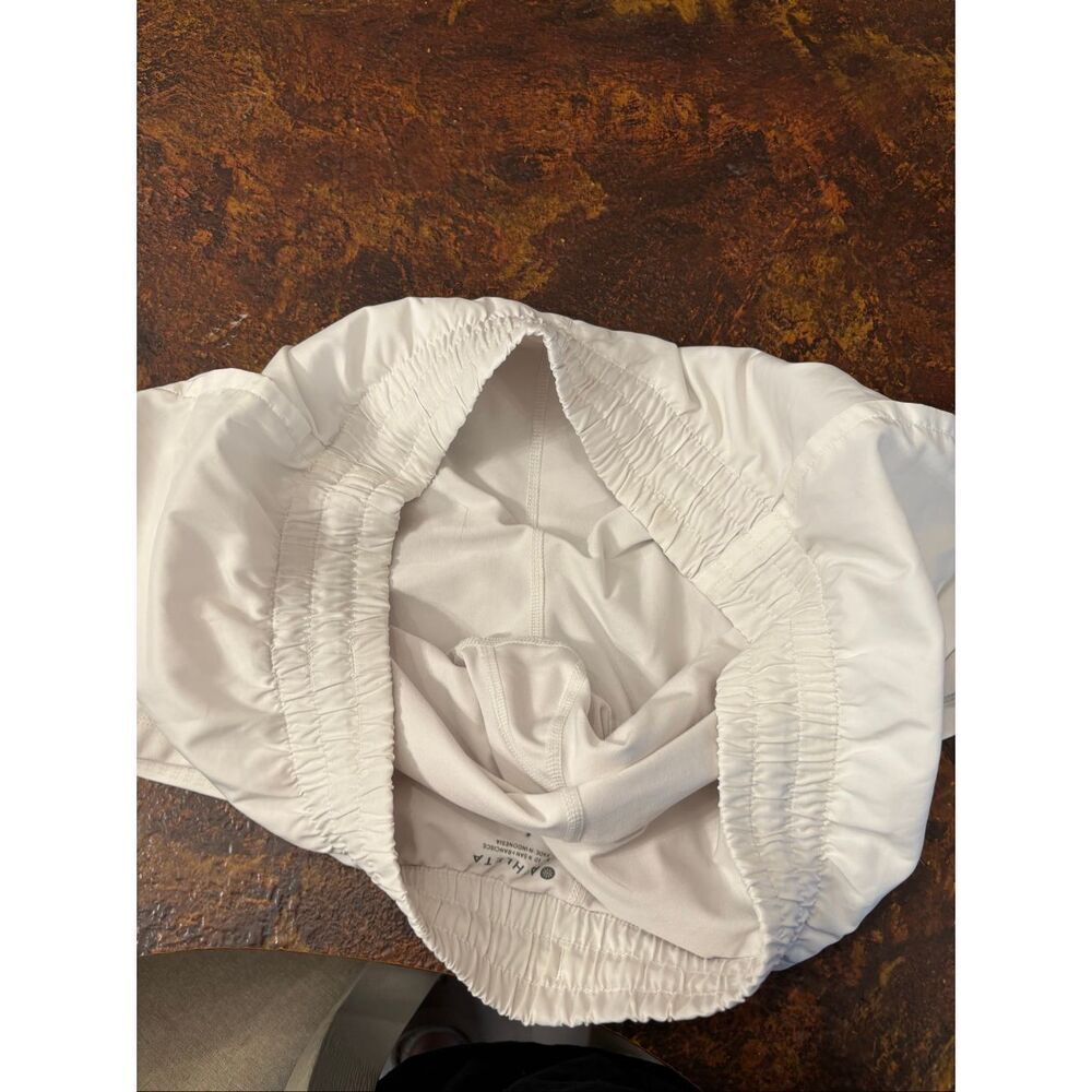 Athleta Racer Run 2-in-1 Shorts Size M White Built-In Compression Shorts - Picture 7 of 7
